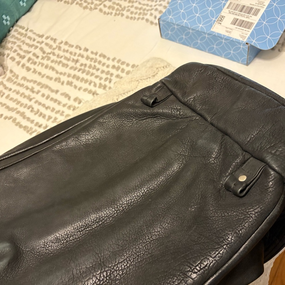 Men's Black Leather Duffel - Picture 4 of 7
